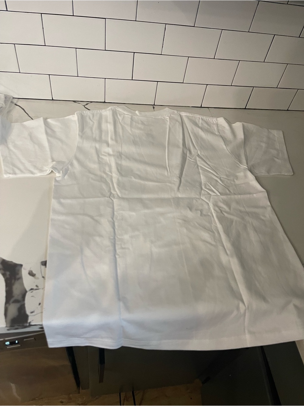 Men’s Graphic Design Tee Size S. - Picture 2 of 6